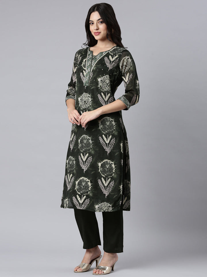 Neerus Green printed floral suit set - back view
