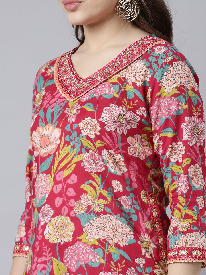 Neerus Red cotton printed suit set - detail view 1