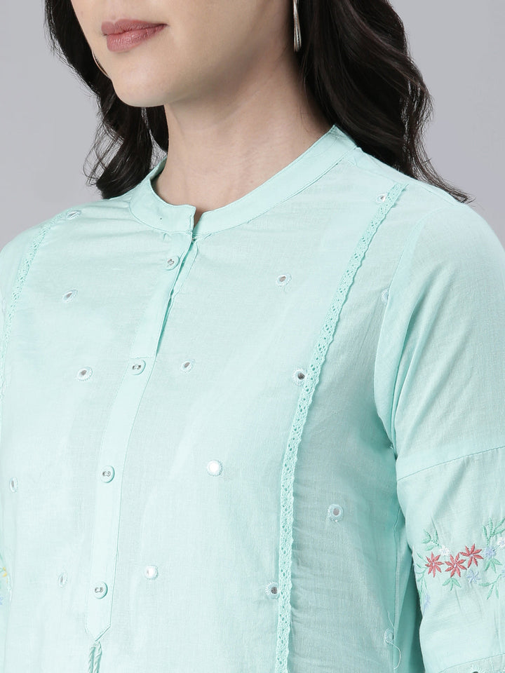Neerus Green cotton solid straight kurta - detail view 1