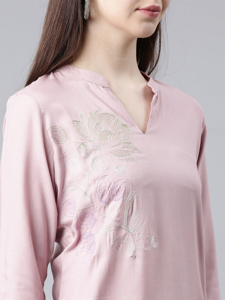 Neerus Pink floral printed straight kurta - detail view 2