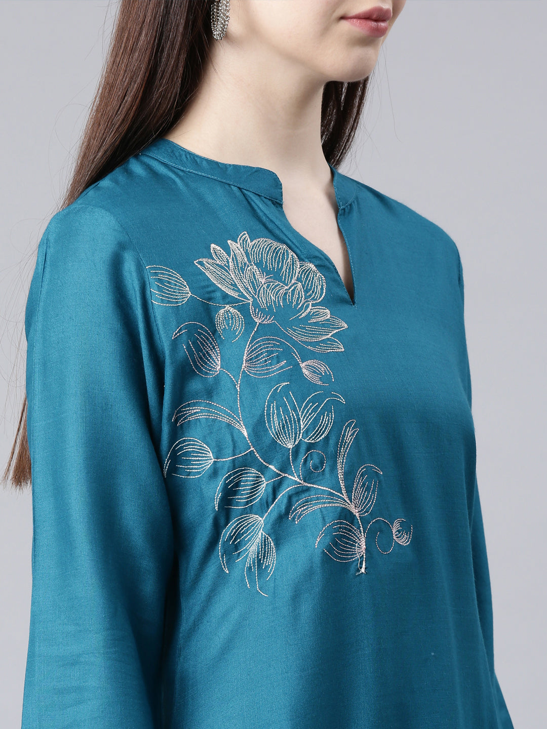 Neerus Green printed floral straight kurta - detail view 2