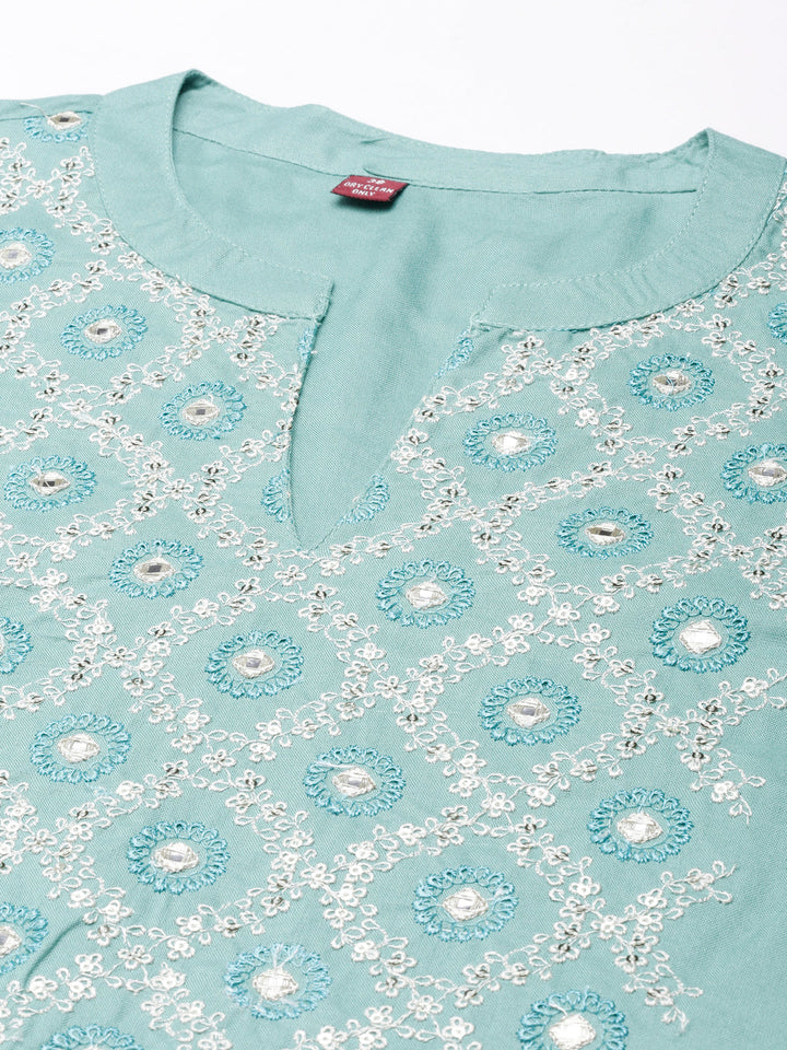 Neerus Green rayon printed straight kurta - detail view 3