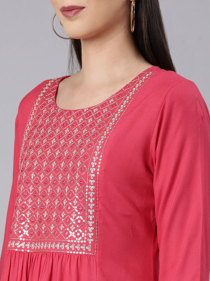 Neerus Red rayon solid straight kurti - detail view 2