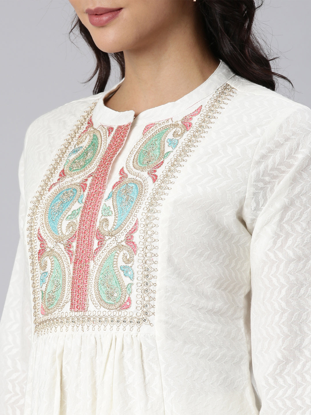 Neerus White cotton panelled straight suit set - detail view 2