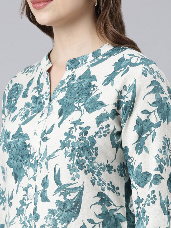Neerus Green floral printed straight kurta - detail view 2