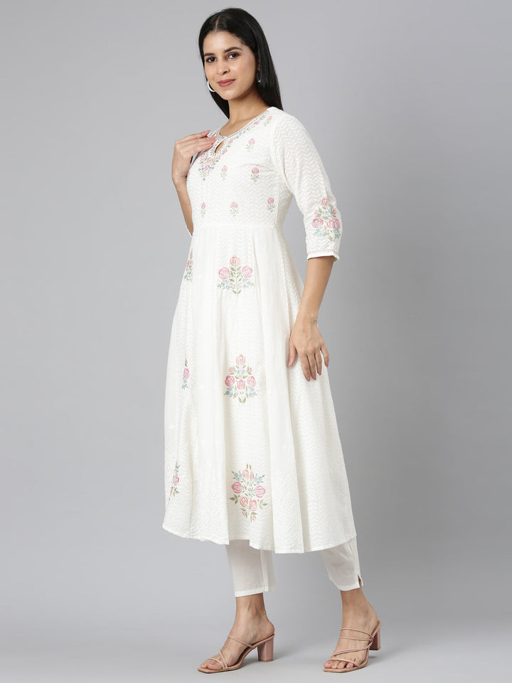 Neerus White cotton solid suit set - back view