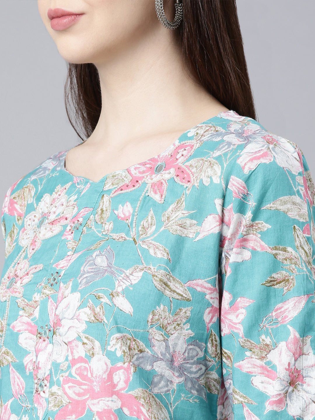 Neerus Green rayon printed straight kurta - detail view 2