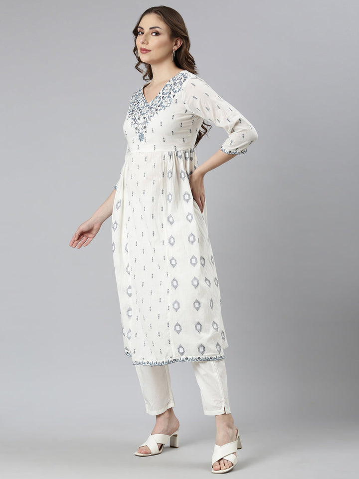 Neerus White cotton printed suit set - back view