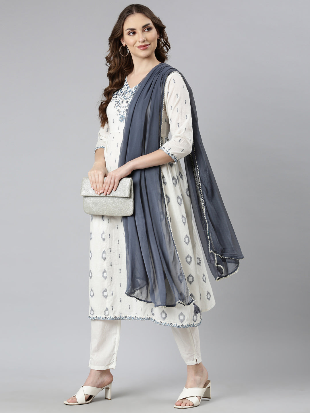 Neerus White cotton printed suit set - detail view 1
