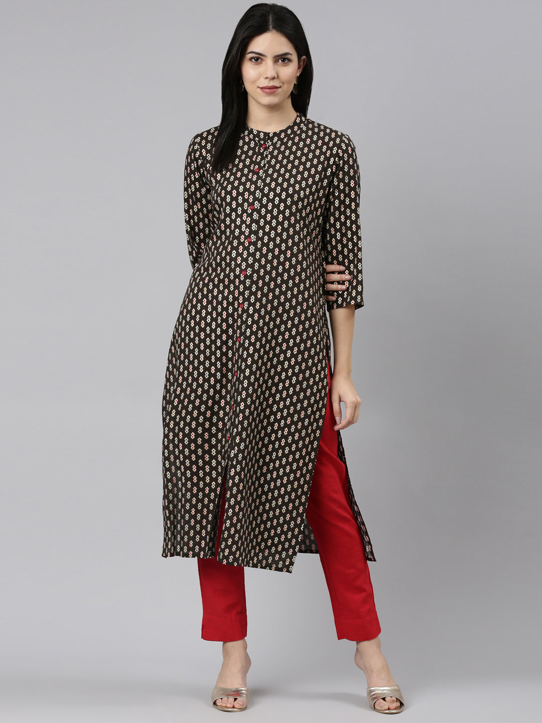 Neerus Green rayon printed straight kurti - detail view 2
