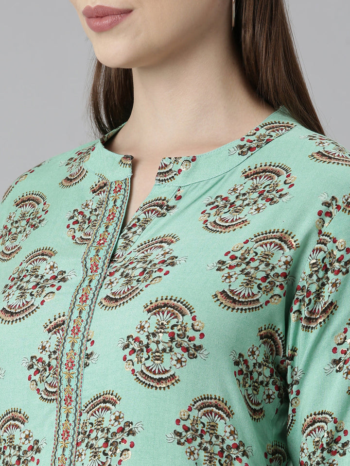 Neerus Green rayon printed floral kurta set - detail view 2