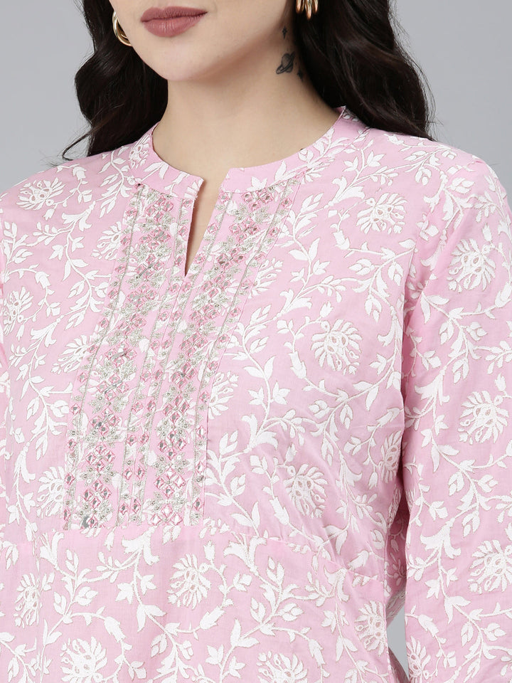 Neerus Pink floral printed straight kurti - detail view 2