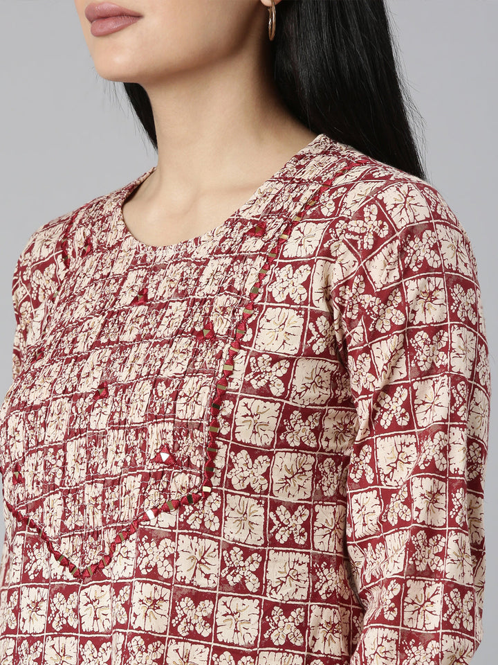 Neerus Maroon rayon printed straight kurti - detail view 2