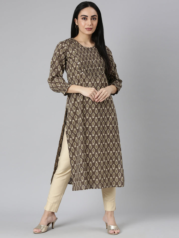 Neerus Brown cotton printed straight kurta - detail view 5