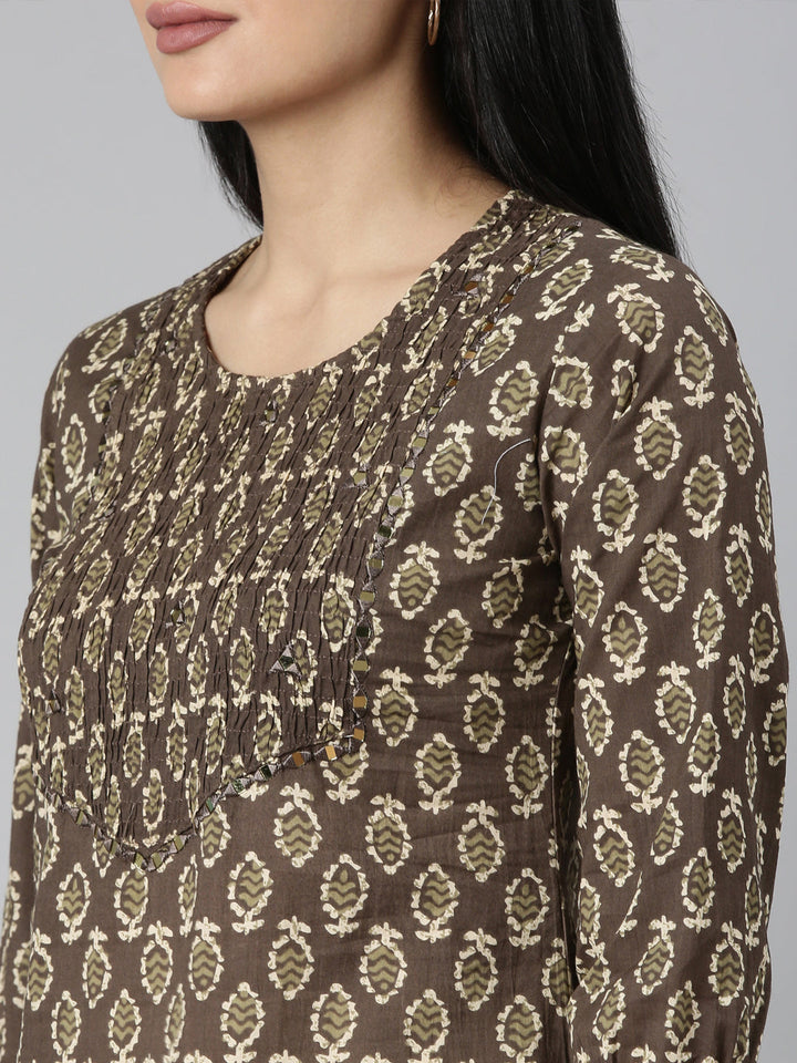 Neerus Brown cotton printed straight kurta - detail view 2