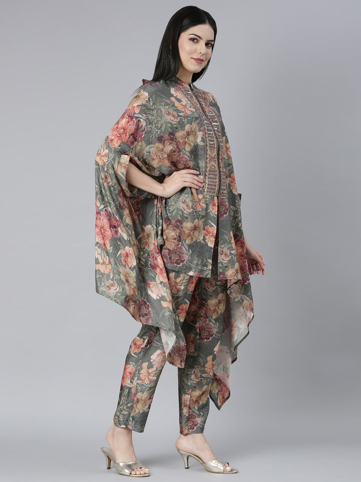 Neerus Green muslin printed kurta set with trousers - back view