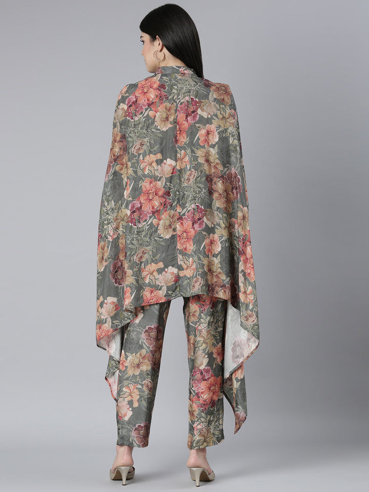 Neerus Green muslin printed kurta set with trousers - side view