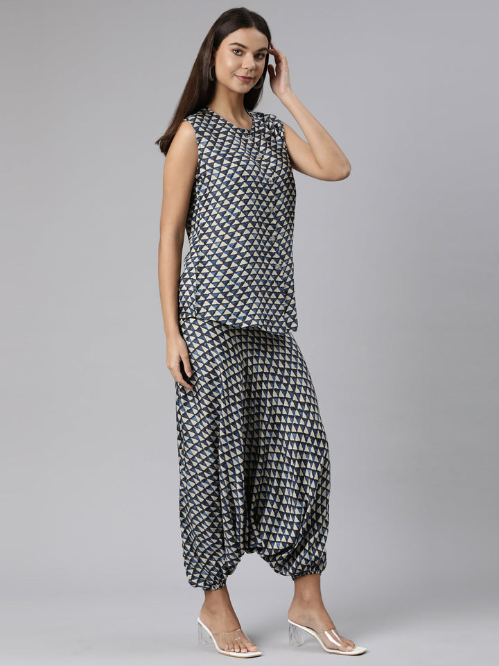 Neerus Multi Regular Straight Chevron Kurta And Veshti With Jacket