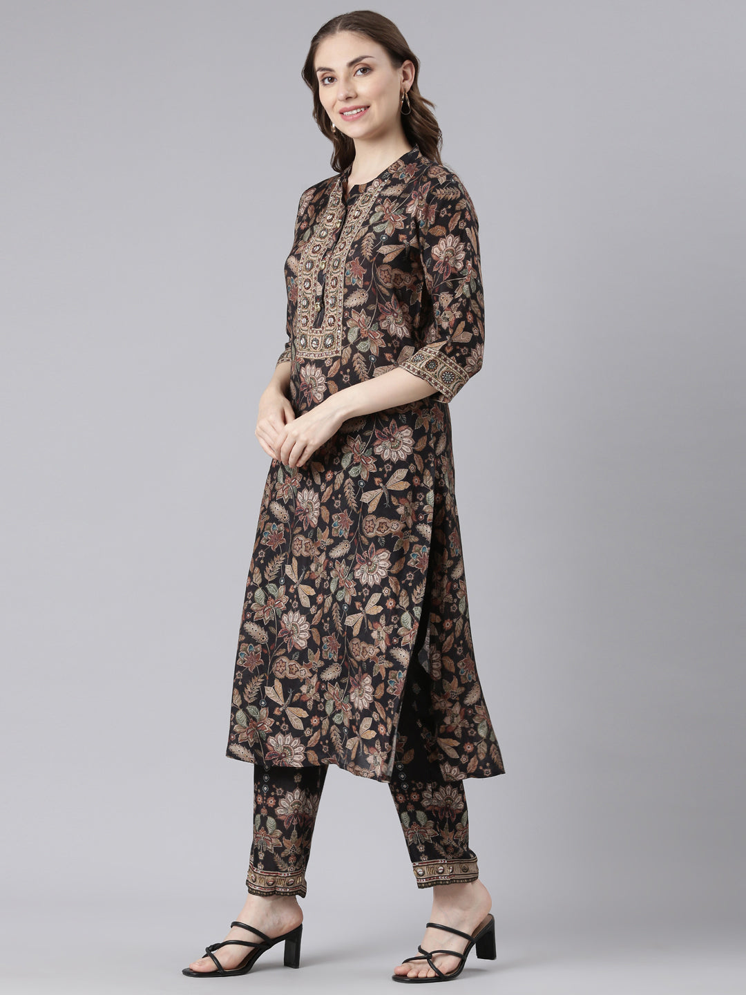 Neerus Black muslin printed kurta set - back view