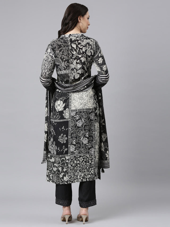 Neerus Black muslin straight suit set panelled kurta with trousers - side view