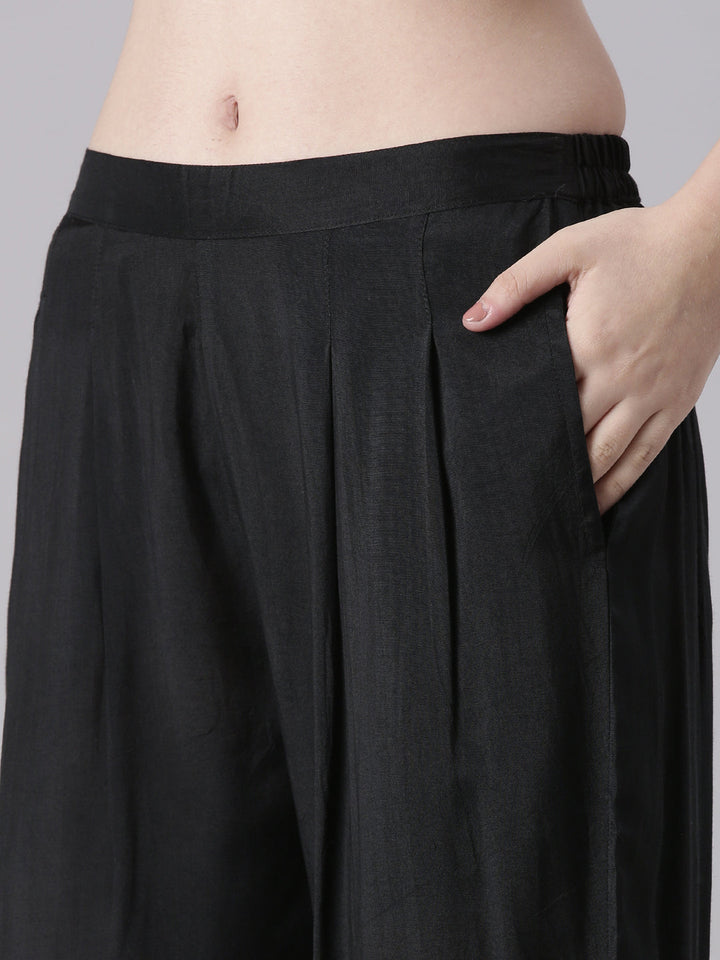 Neerus Off White Printed Straight Kurta and Trousers With Dupatta