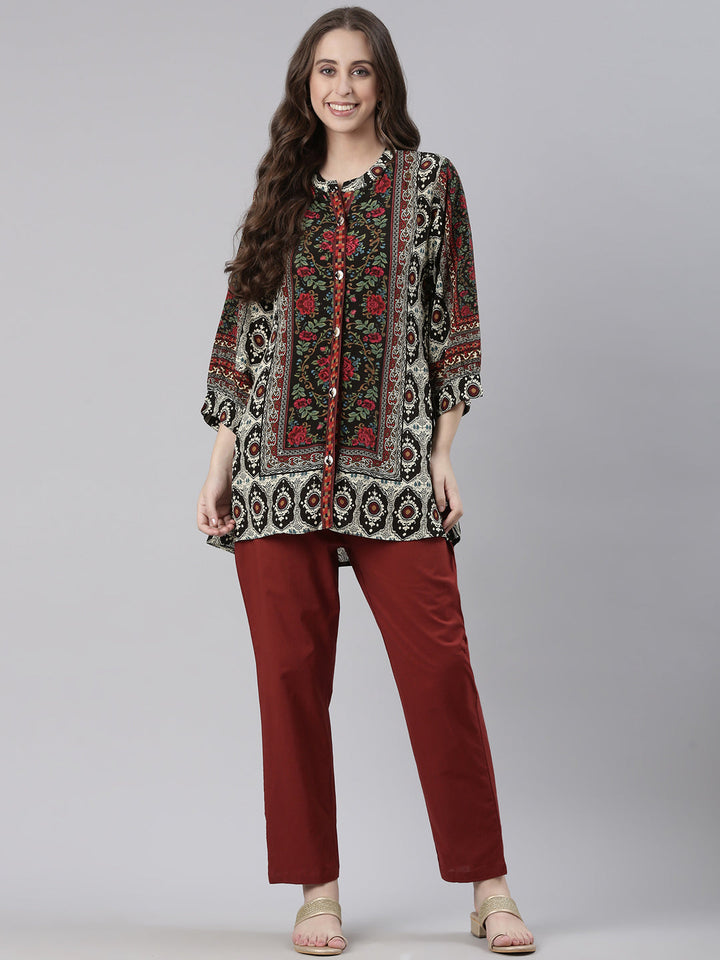 Neerus Black Curved Floral Casual Kurti