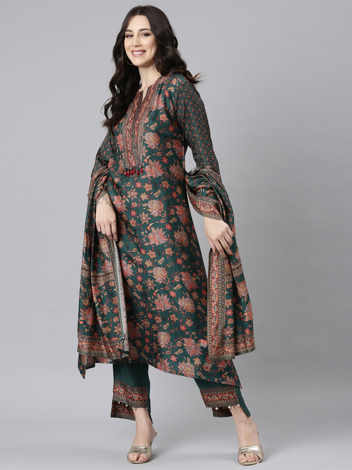 Neerus Green raw silk panelled straight suit set - detail view 2