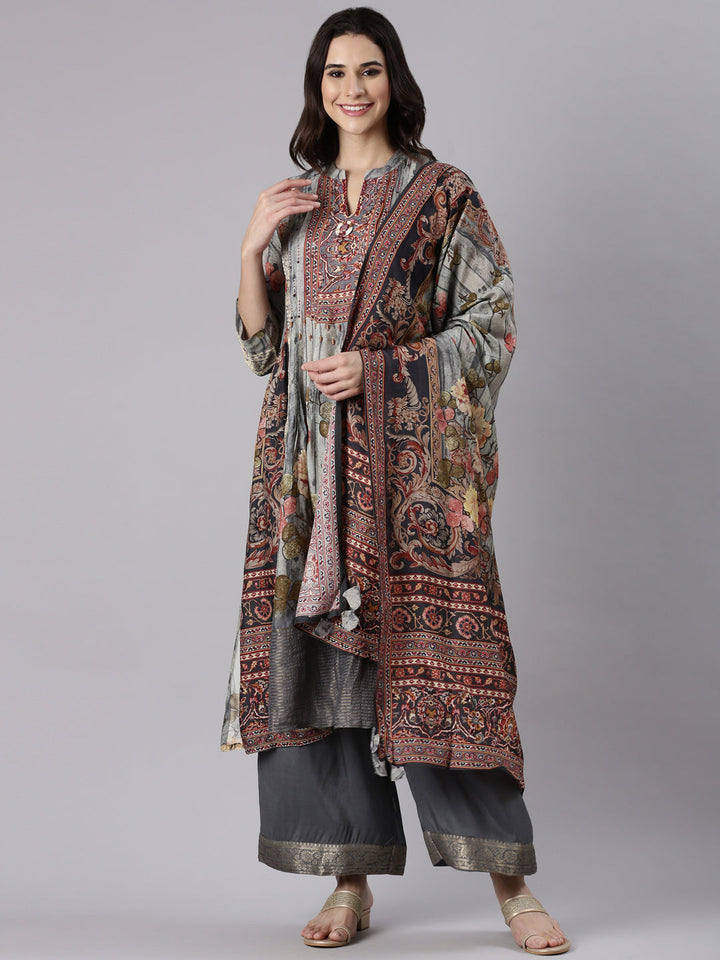 Neerus Grey silk block printed suit set - front view