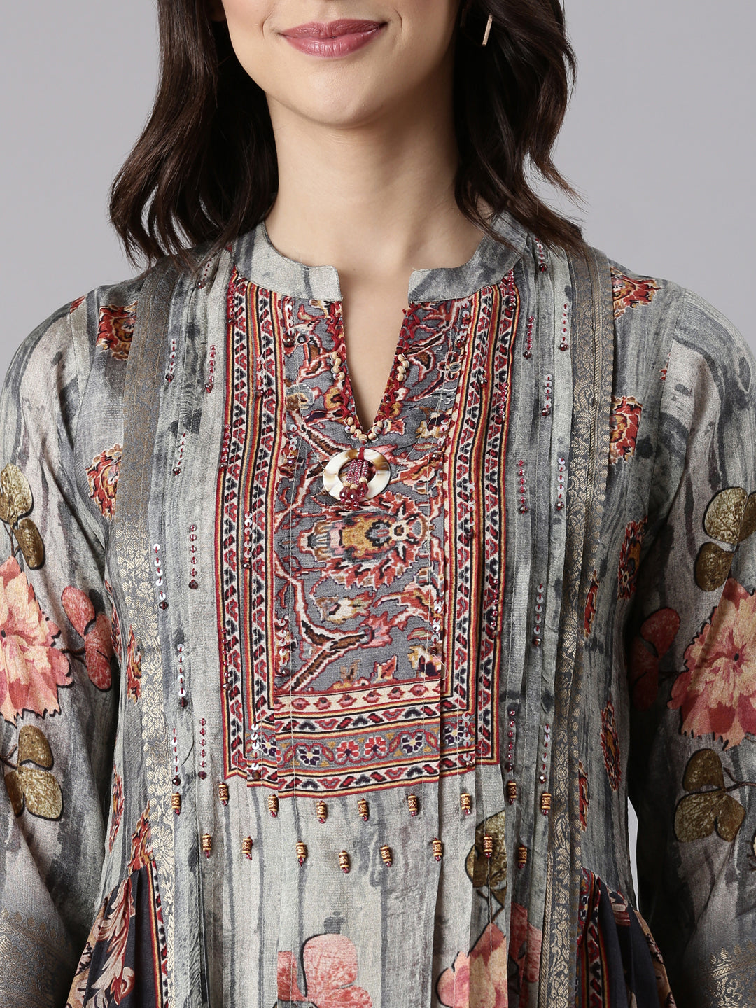 Neerus Grey silk block printed suit set - detail view 1