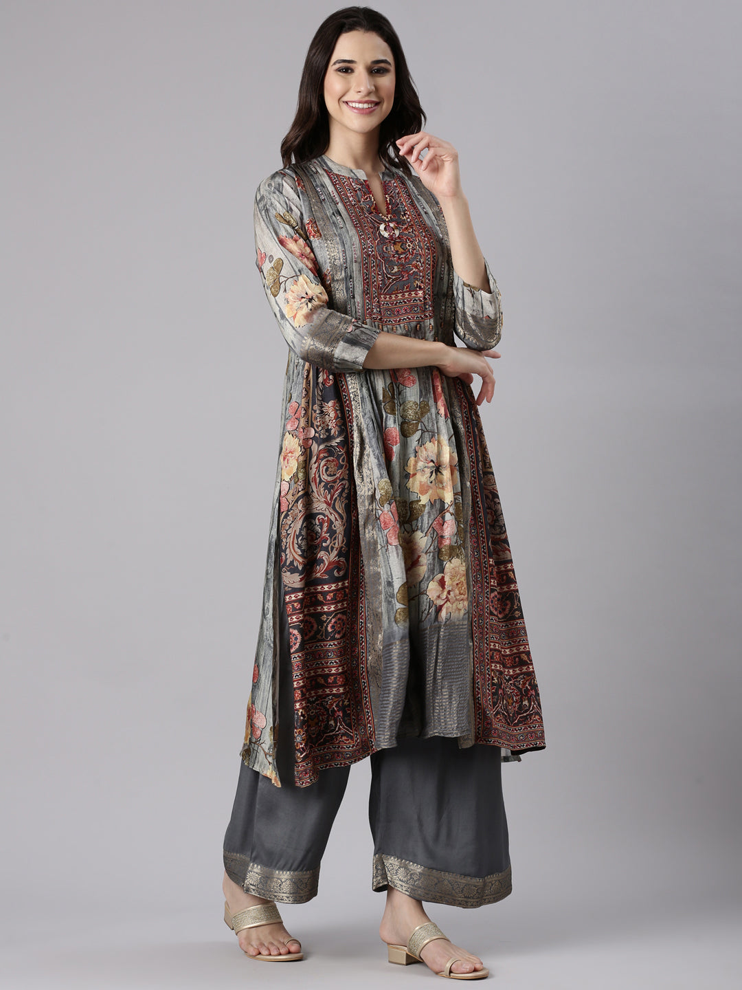 Neerus Grey silk block printed suit set - back view