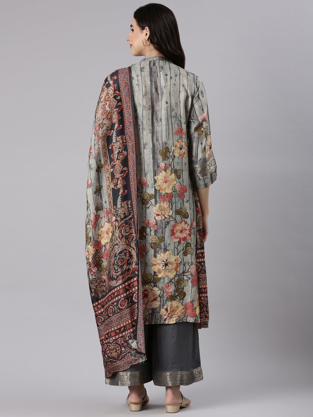 Neerus Grey silk block printed suit set - side view