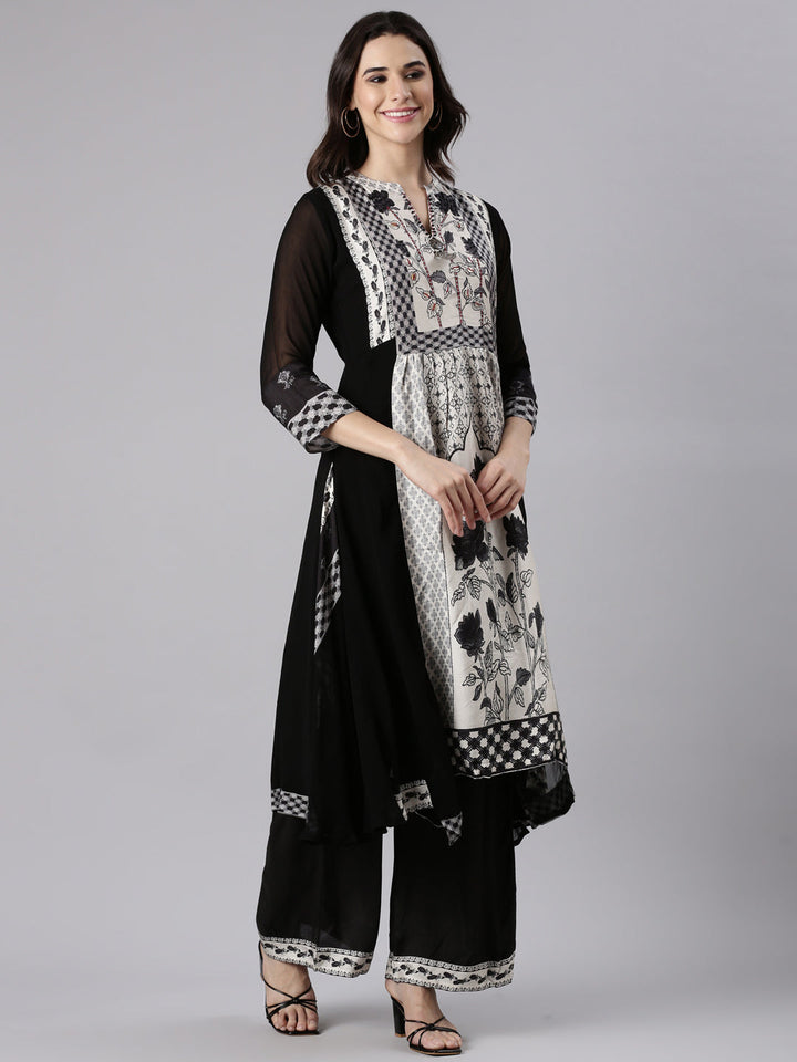 Neerus Black georgette printed suit set - back view