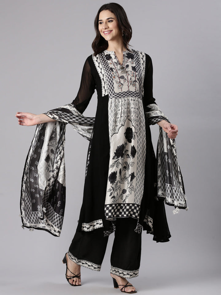 Neerus Black georgette printed suit set - detail view 2