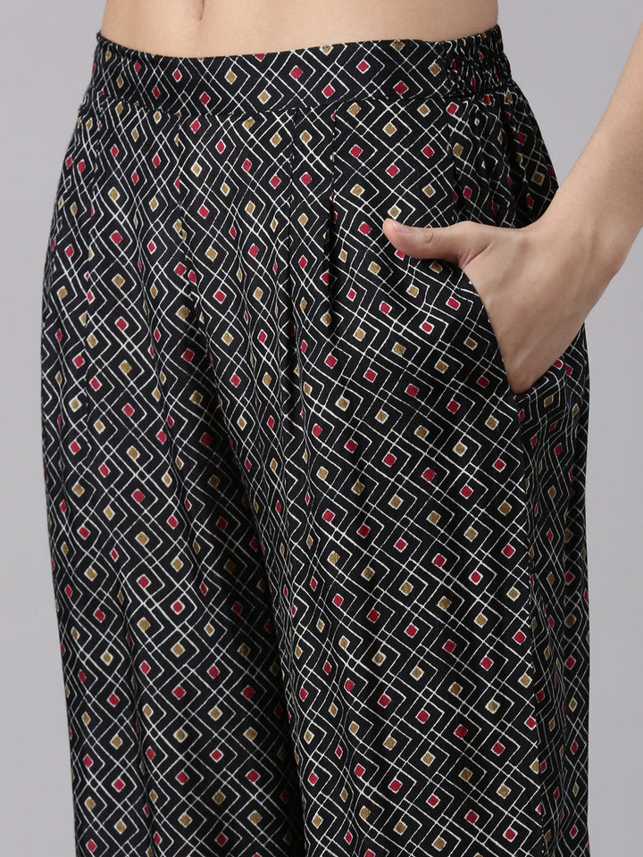 Off White Muslin Printed Three Piece Set