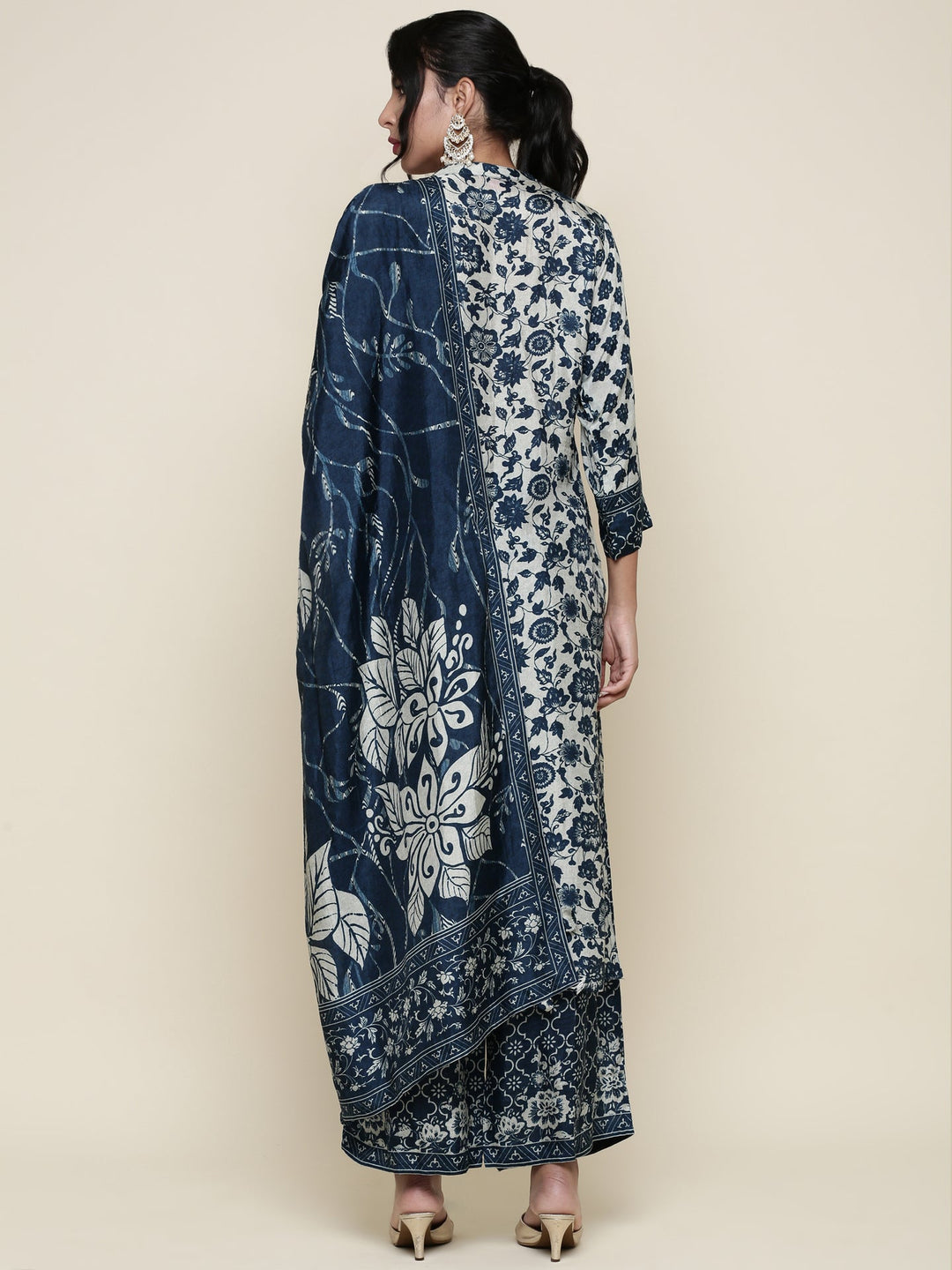 Neerus Blue Muslin Digital Printed Suit Set - detail view 1