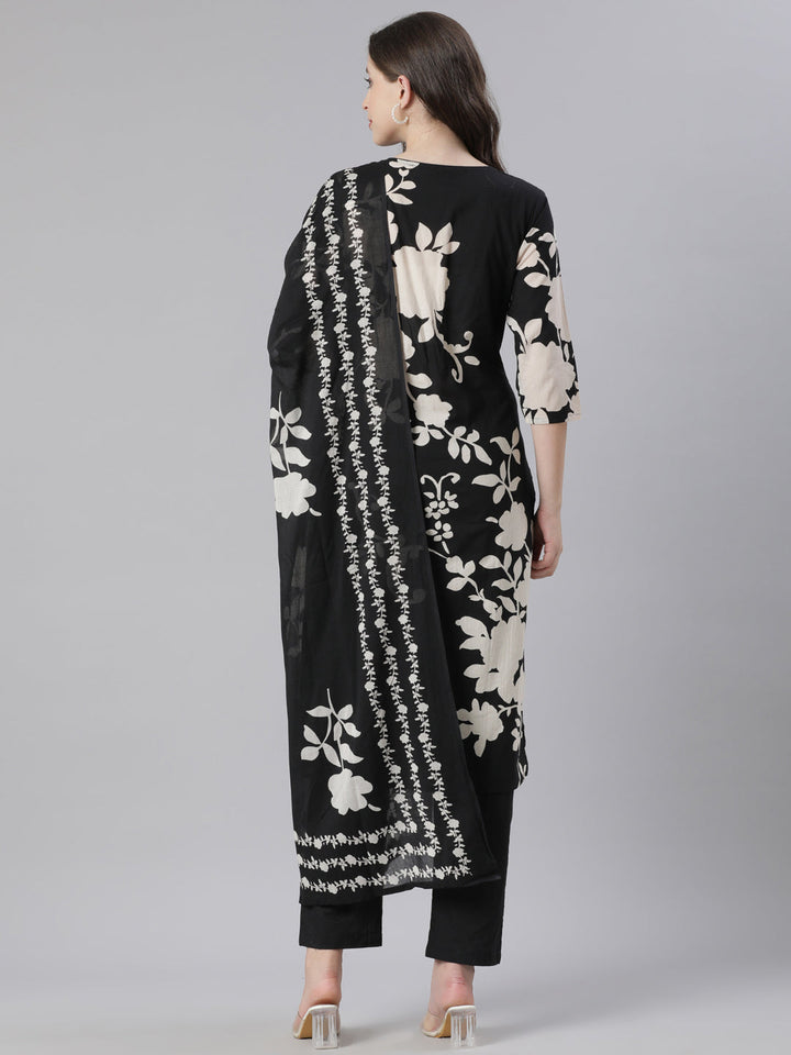 Neerus Black cotton printed suit set - side view