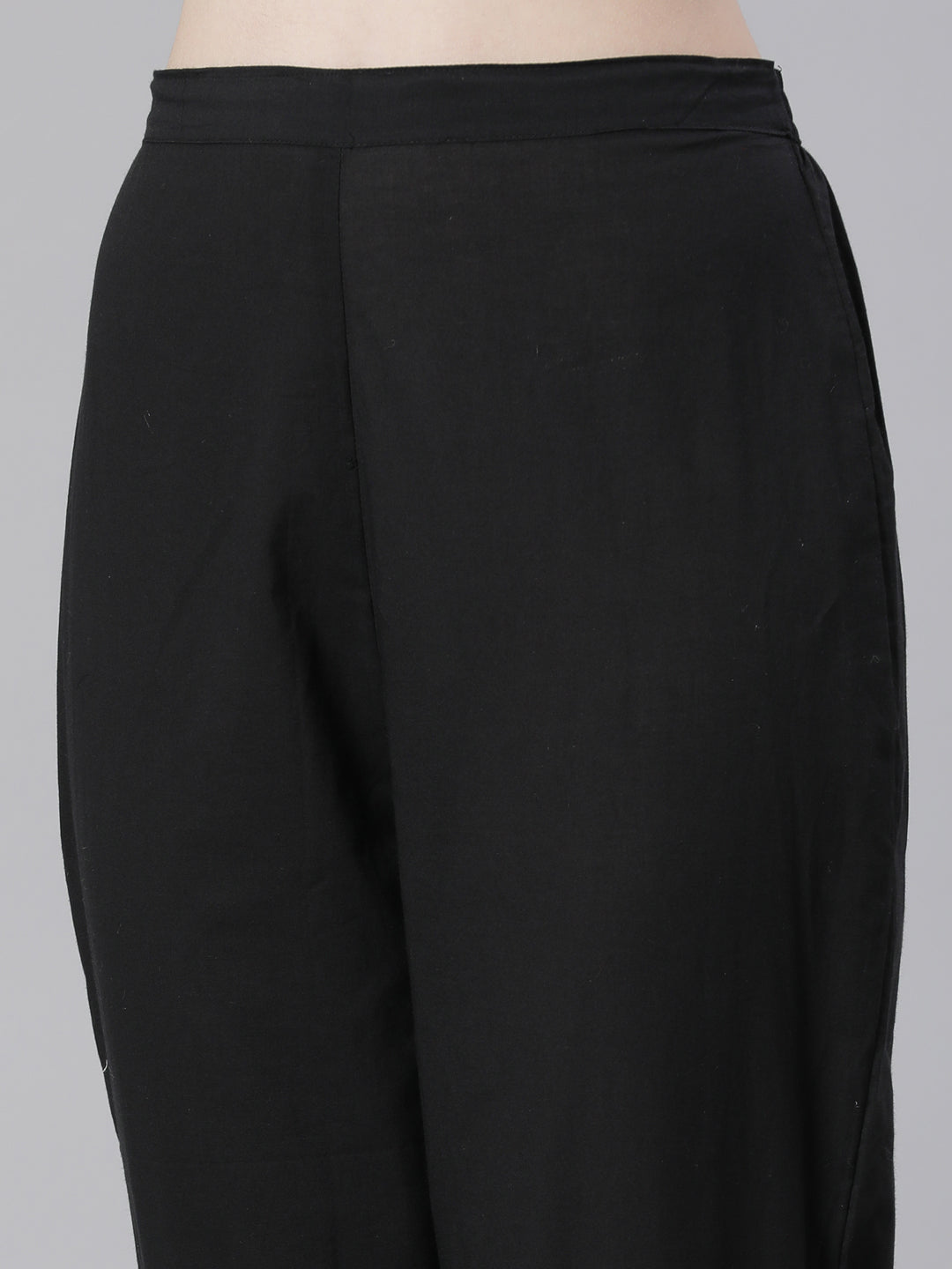 Neerus Black cotton printed suit set - detail view 4