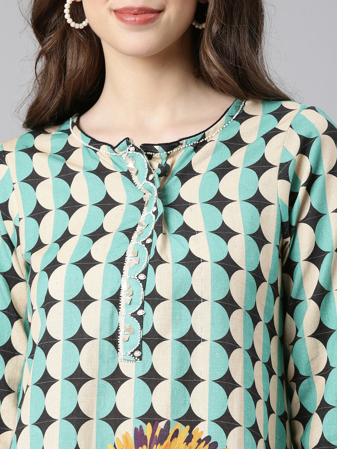 Neerus Green linen printed kurta set with trousers - detail view 1
