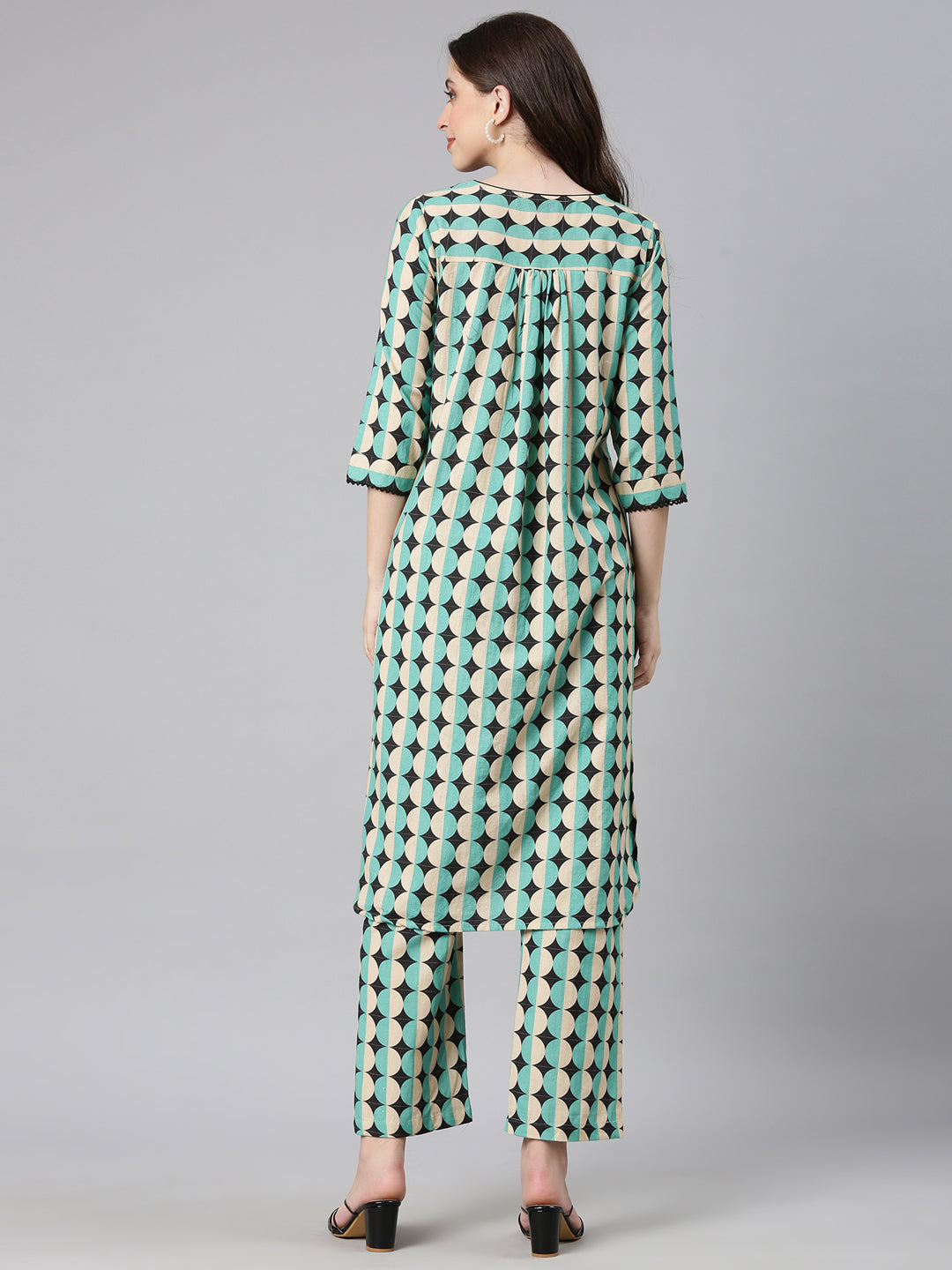Neerus Green linen printed kurta set with trousers - side view