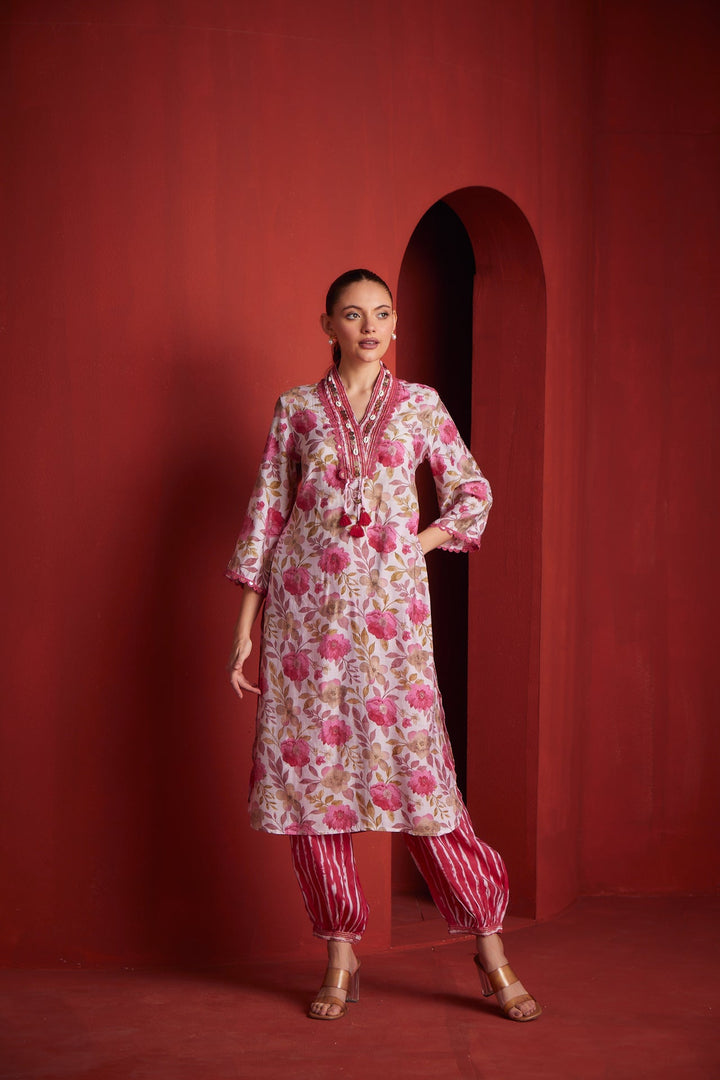 Neerus Pink shantoon printed kurta set - front view