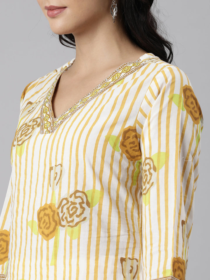 Neerus Yellow printed straight suit set - detail view 2