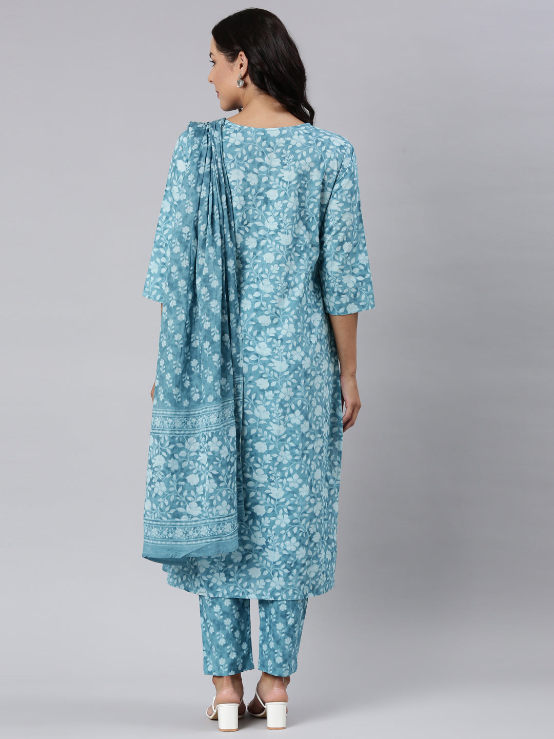 Neerus Green printed straight suit set kurta trouser dupatta - detail view 1