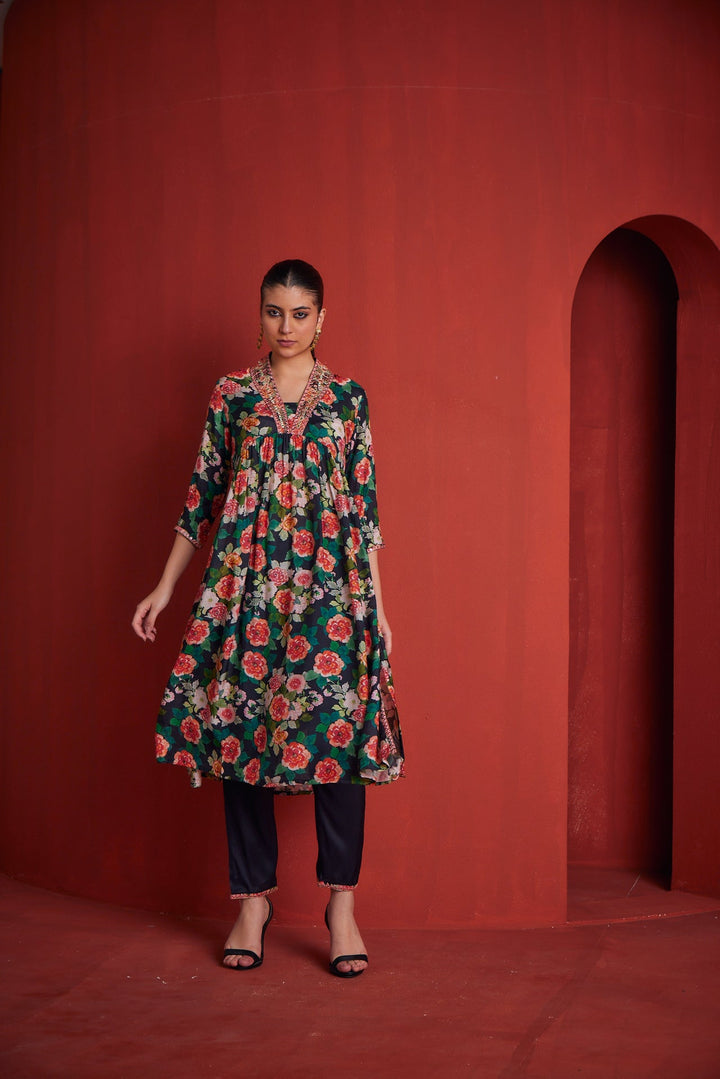 Neerus Green shantoon floral printed kurta set - side view