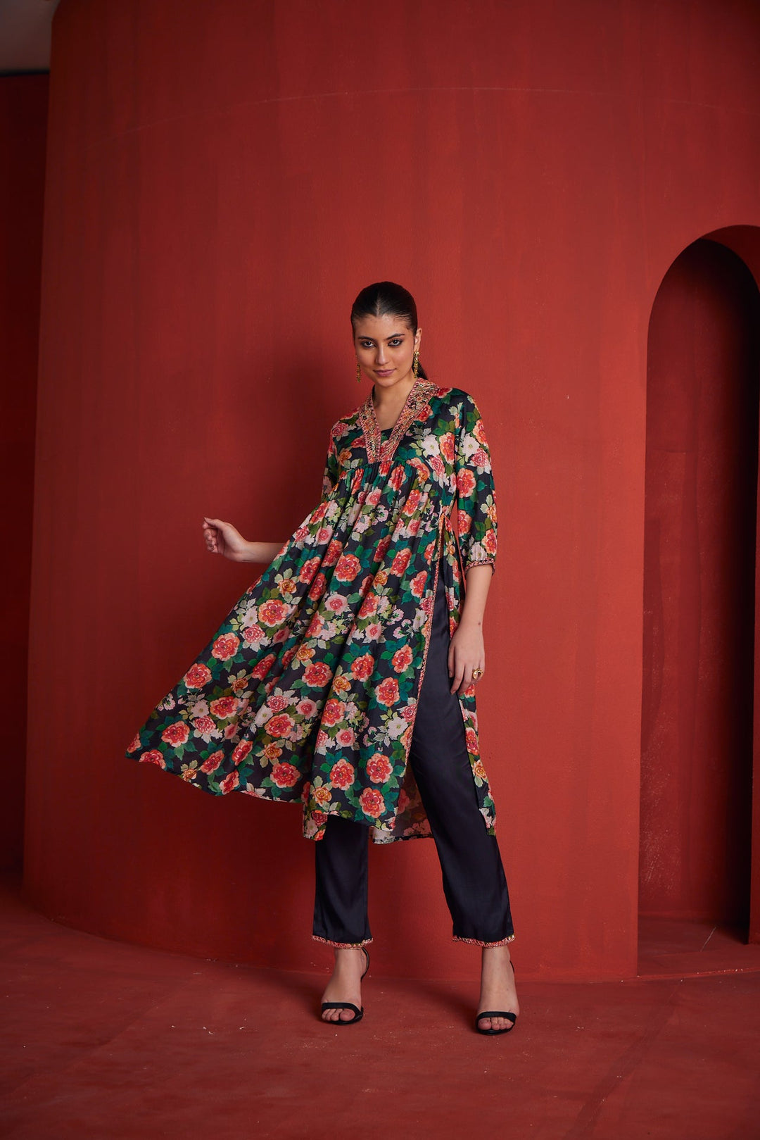 Neerus Green shantoon floral printed kurta set - detail view 1