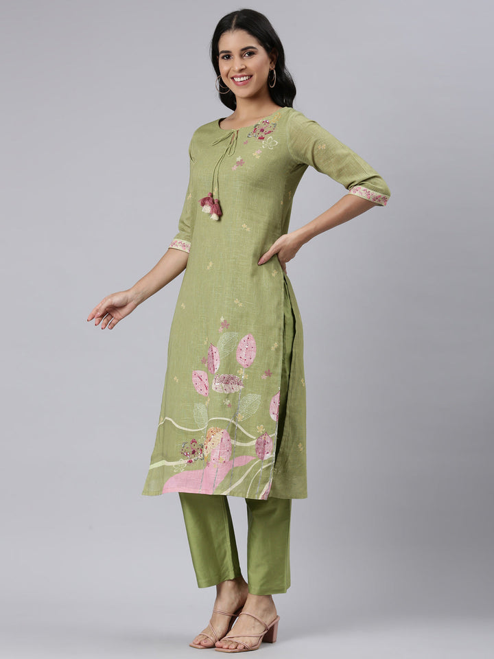 Neerus Green linen printed kurta set - back view