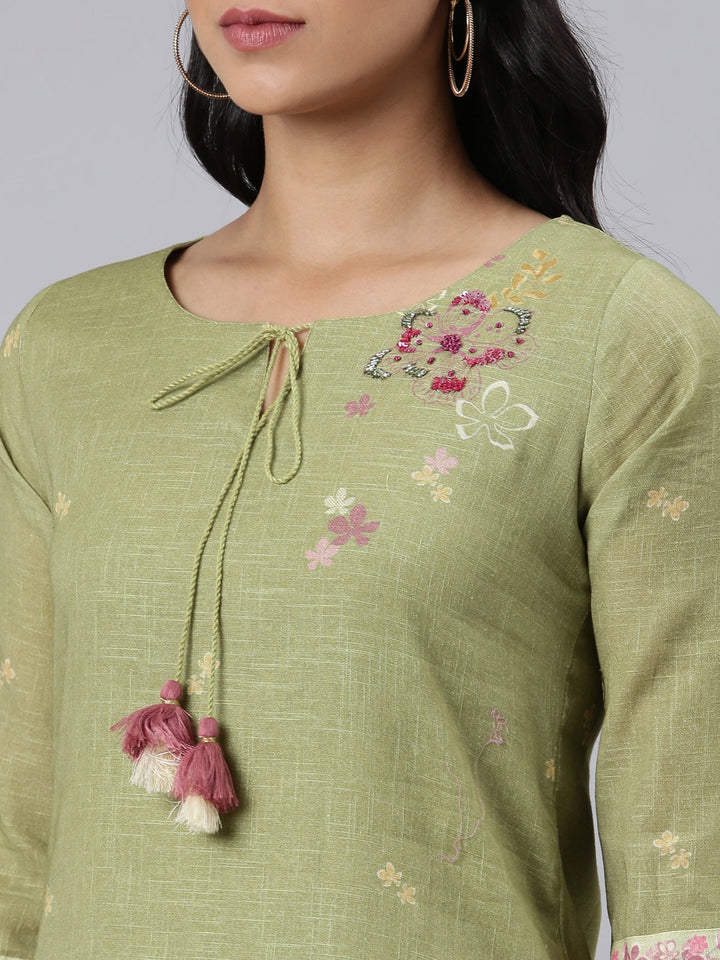 Neerus Green linen printed kurta set - detail view 1