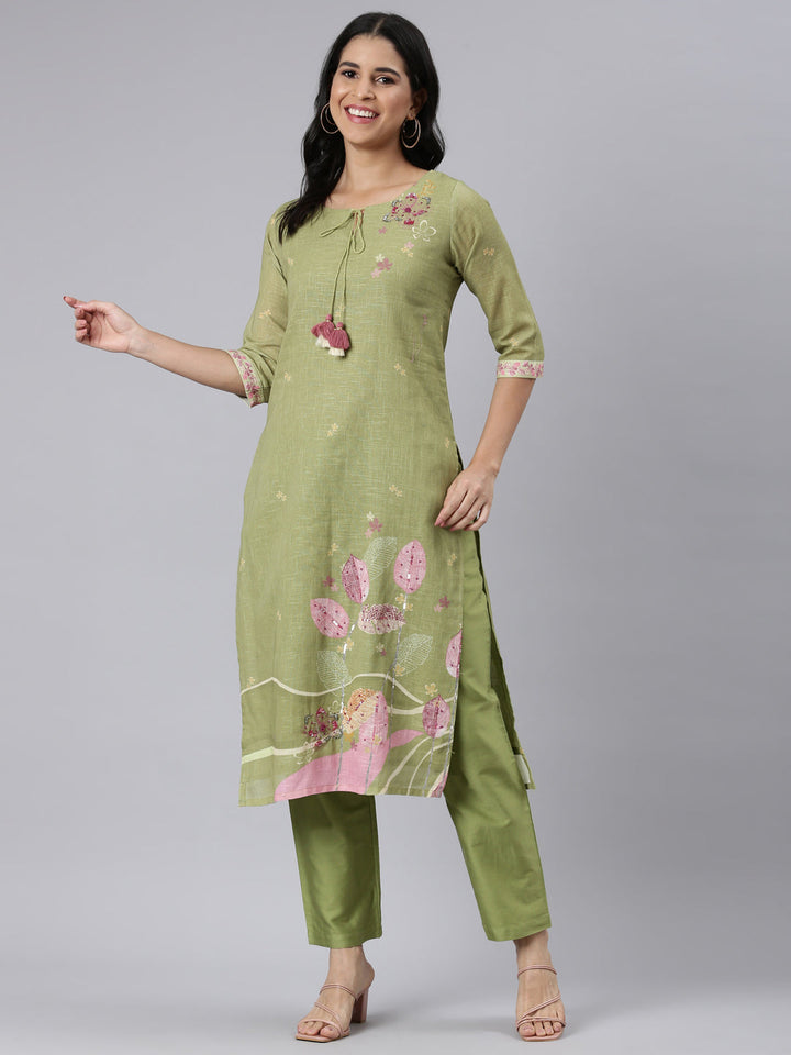 Neerus Green linen printed kurta set - detail view 2