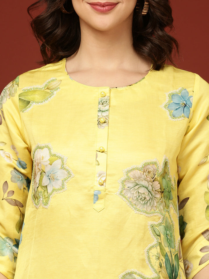 Neerus Yellow viscose printed suit set - detail view 2