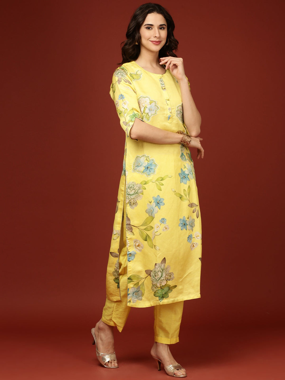 Neerus Yellow viscose printed suit set - side view