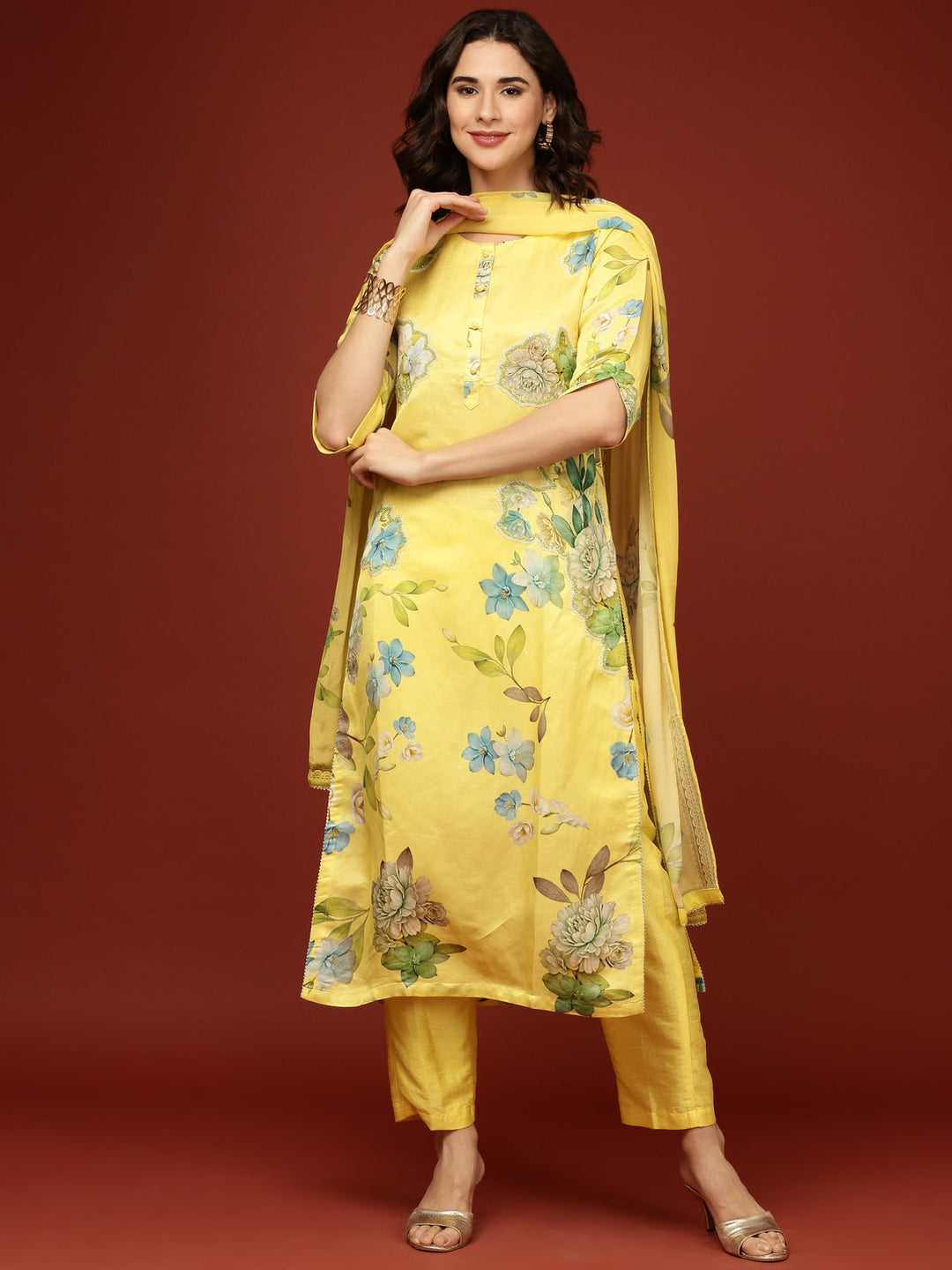 Neerus Yellow viscose printed suit set - detail view 3